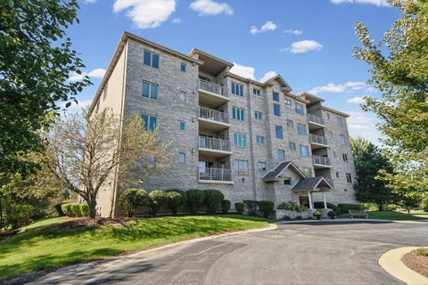 Photo of 11131 Waters Edge Drive #1B, Orland Park, IL 60467 (MLS # 12786731)