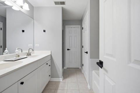 Tiny photo for 1137 Hawthorne Lane, Elk Grove Village, IL 60007 (MLS # 12689589)