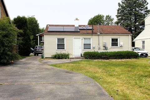 Tiny photo for 4627 Custer Avenue, Lyons, IL 60534 (MLS # 12463811)