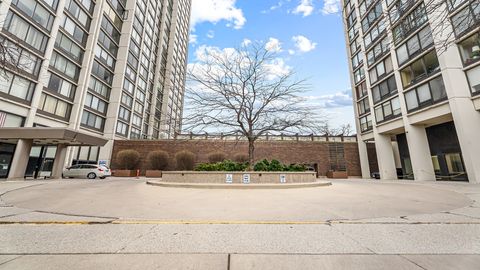 Tiny photo for 5455 N SHERIDAN Road #3306, Chicago, IL 60640 (MLS # 12607945)