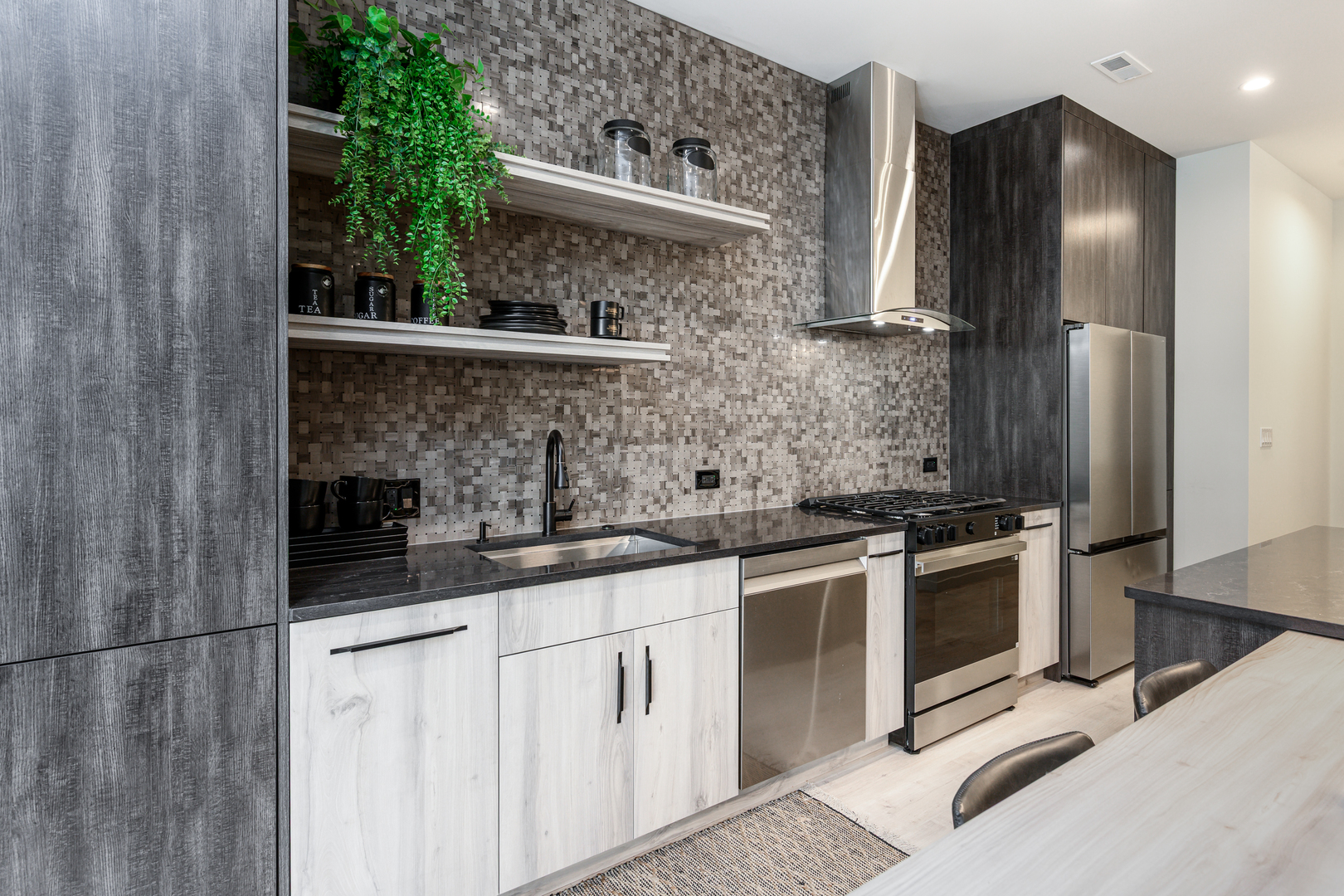 2135 W Cermak Road 1N