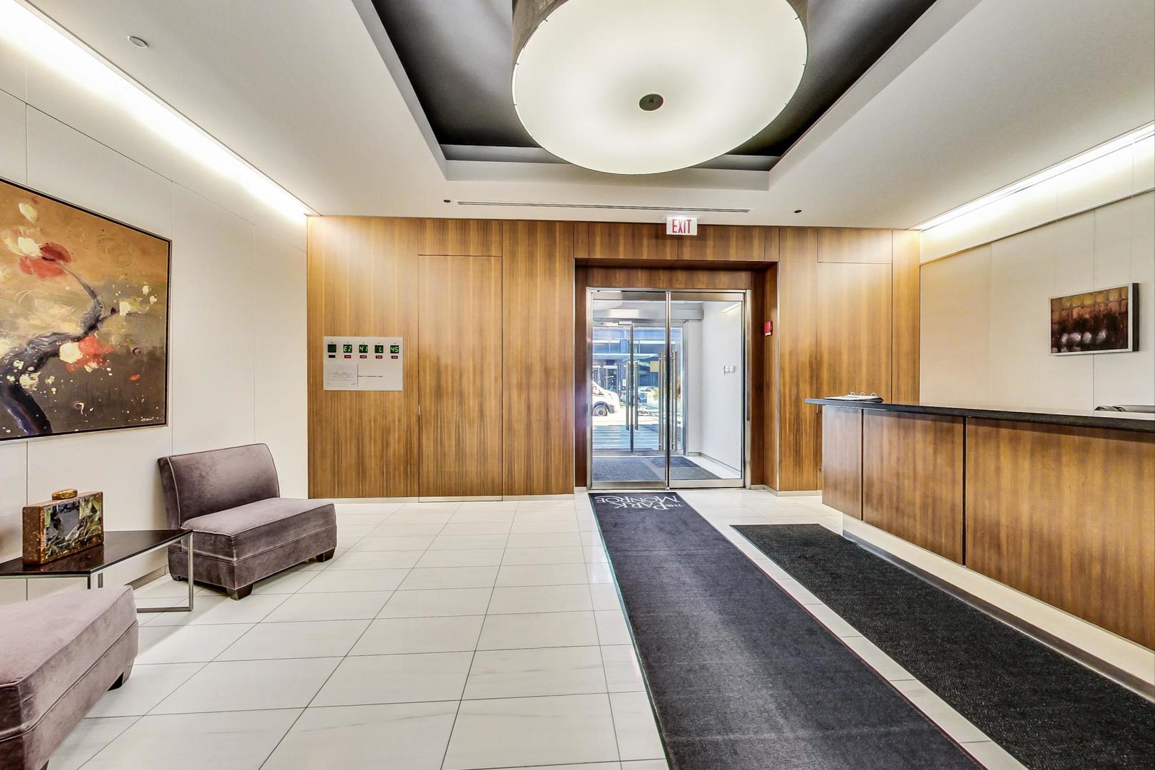 65 E MONROE Street 4412