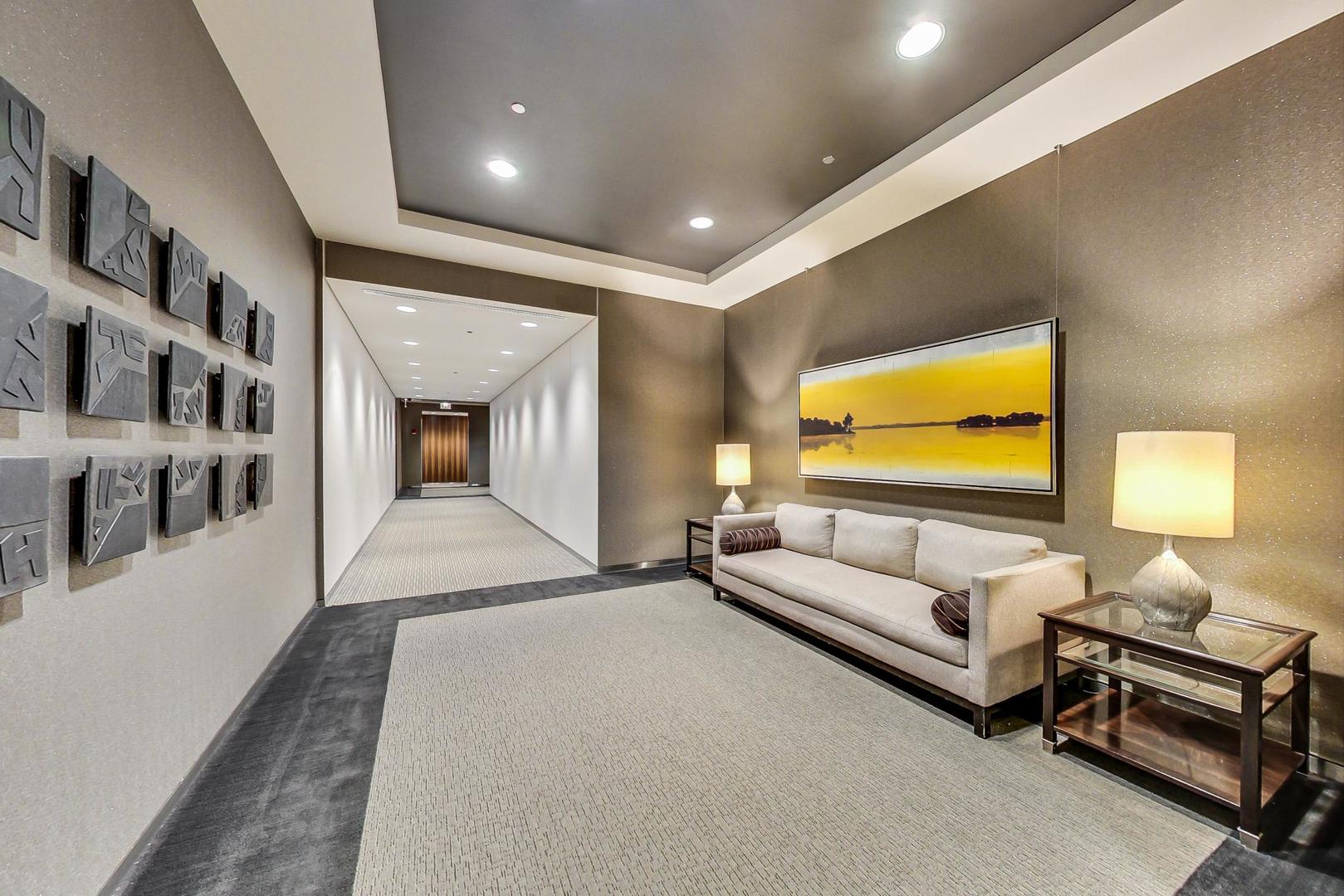 65 E MONROE Street 4412