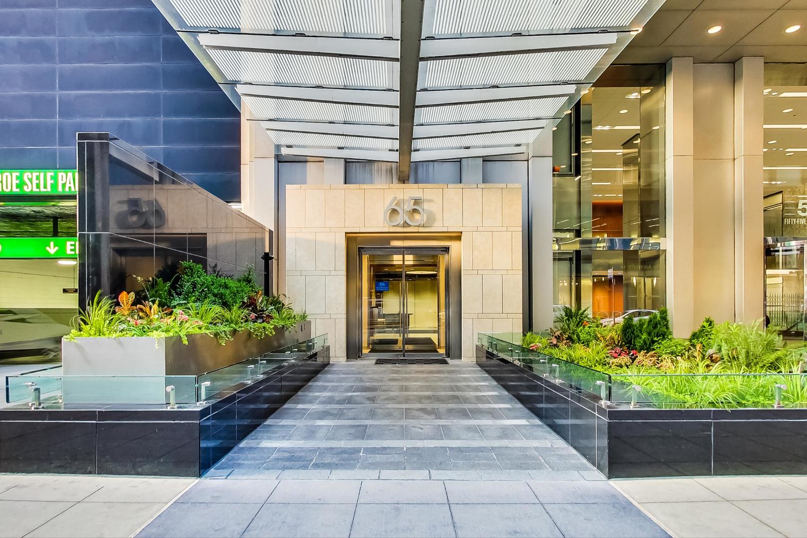 65 E MONROE Street 4412