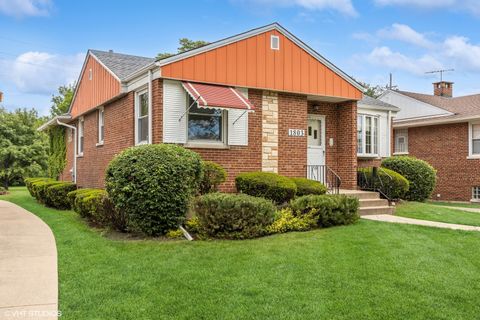 Tiny photo for 1803 Balmoral Avenue, Westchester, IL 60154 (MLS # 12498271)