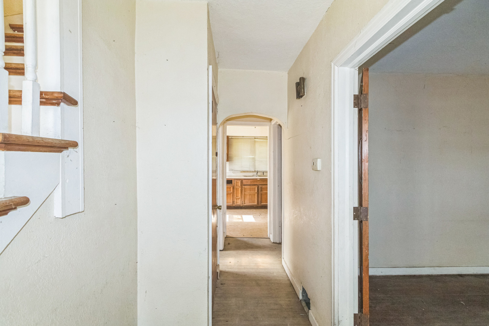 907 W Beardsley Avenue
