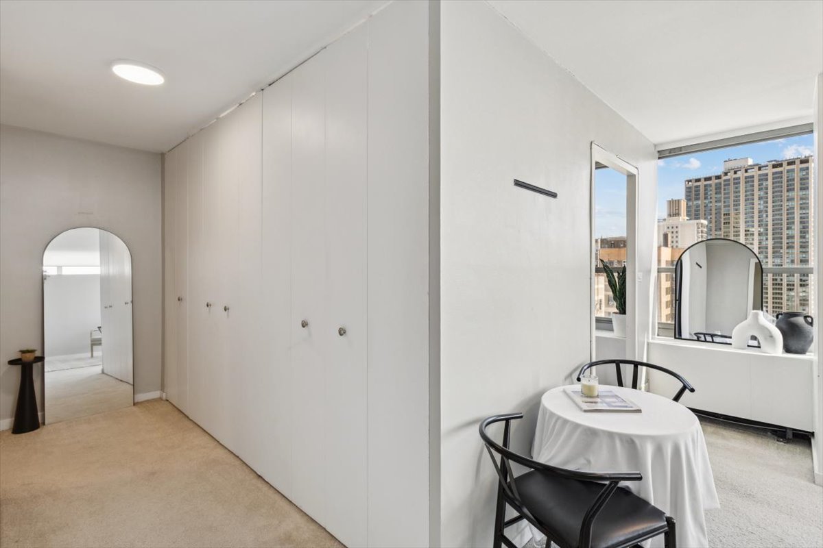 3550 N Lake Shore Drive 1712