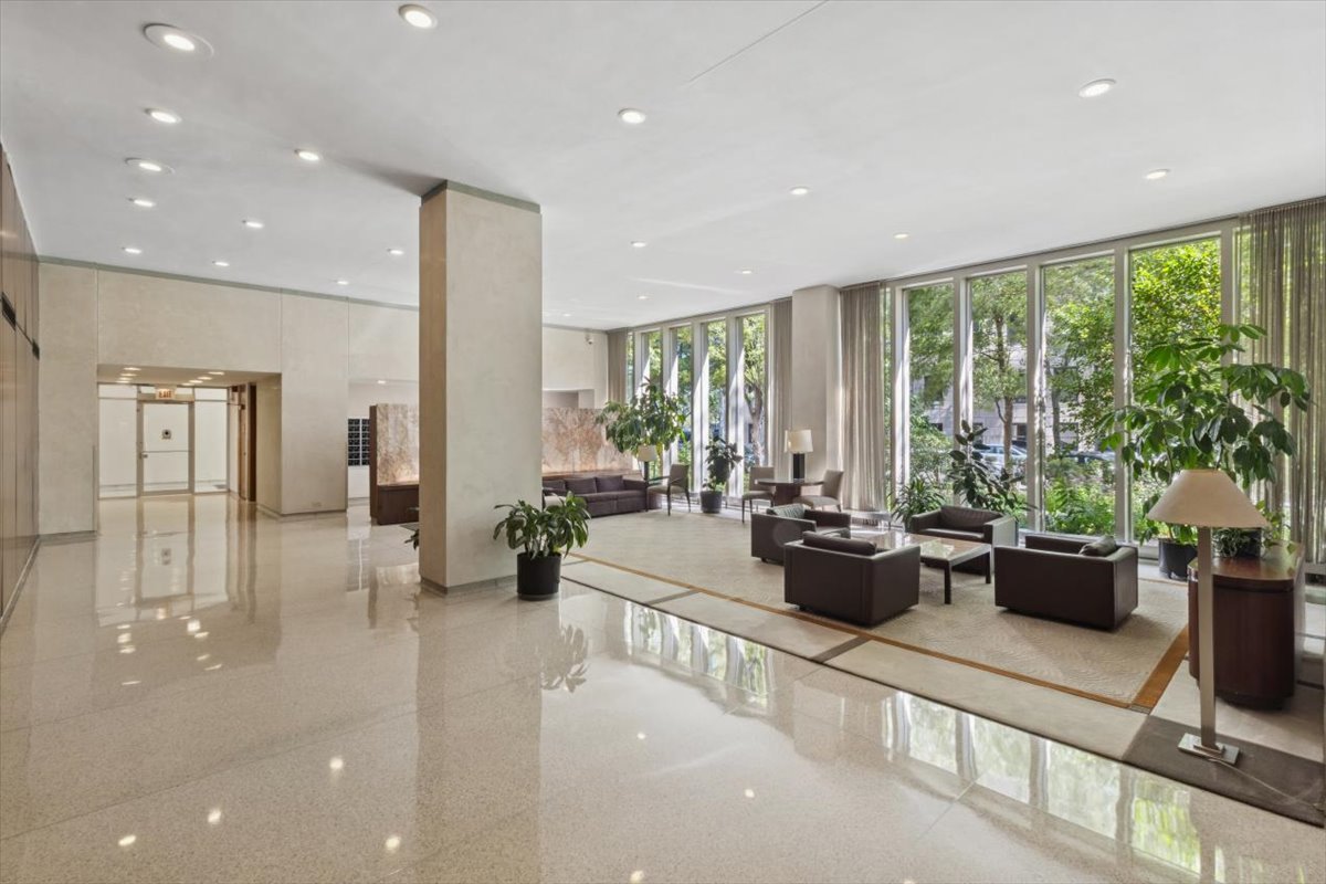 3550 N Lake Shore Drive 1712