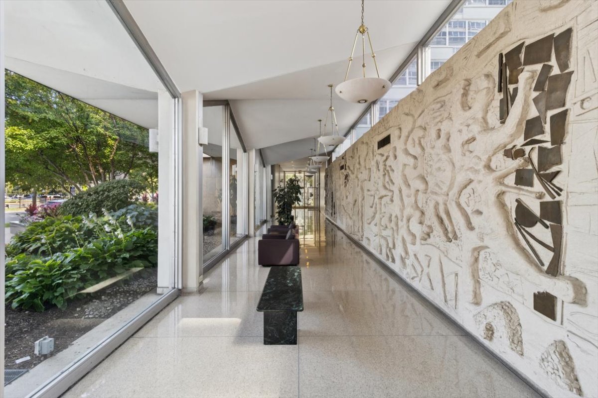3550 N Lake Shore Drive 1712