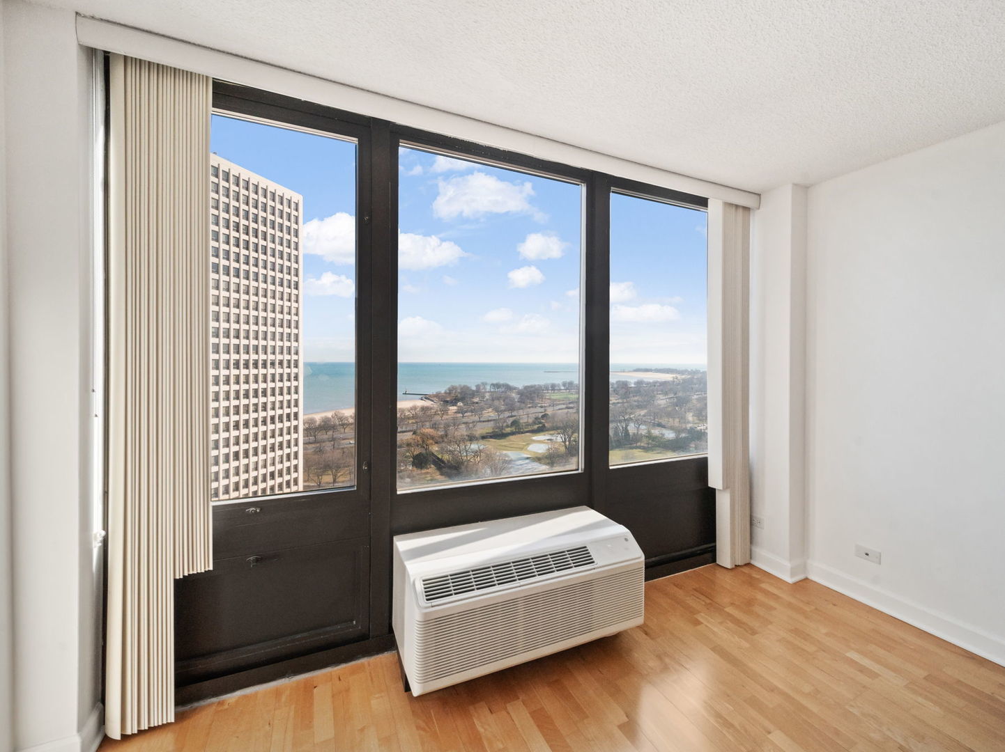 5320 N Sheridan Road 2207