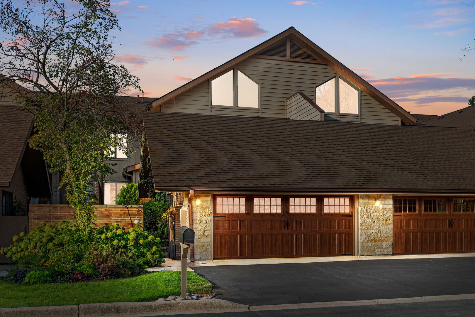 1204 Hawthorne Lane