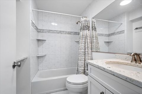 Tiny photo for 5701 N Sheridan Road #29N, Chicago, IL 60660 (MLS # 12511298)