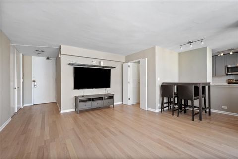 Tiny photo for 5701 N Sheridan Road #29N, Chicago, IL 60660 (MLS # 12511298)