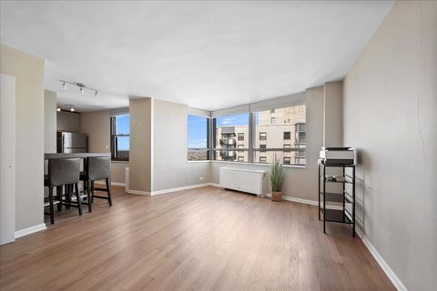 Tiny photo for 5701 N Sheridan Road #29N, Chicago, IL 60660 (MLS # 12511298)
