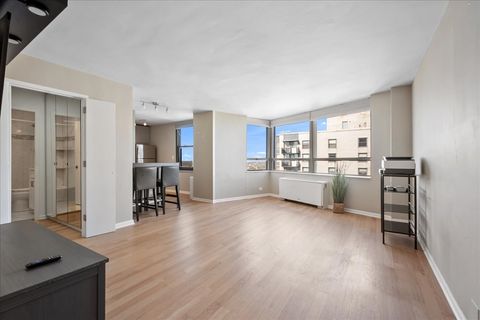 Tiny photo for 5701 N Sheridan Road #29N, Chicago, IL 60660 (MLS # 12511298)