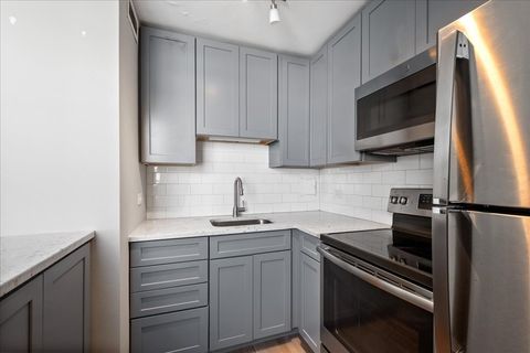 Tiny photo for 5701 N Sheridan Road #29N, Chicago, IL 60660 (MLS # 12511298)