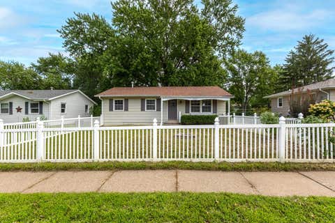 Photo of 2803 N Pine Street, Davenport, IA 52804 (MLS # 12738543)