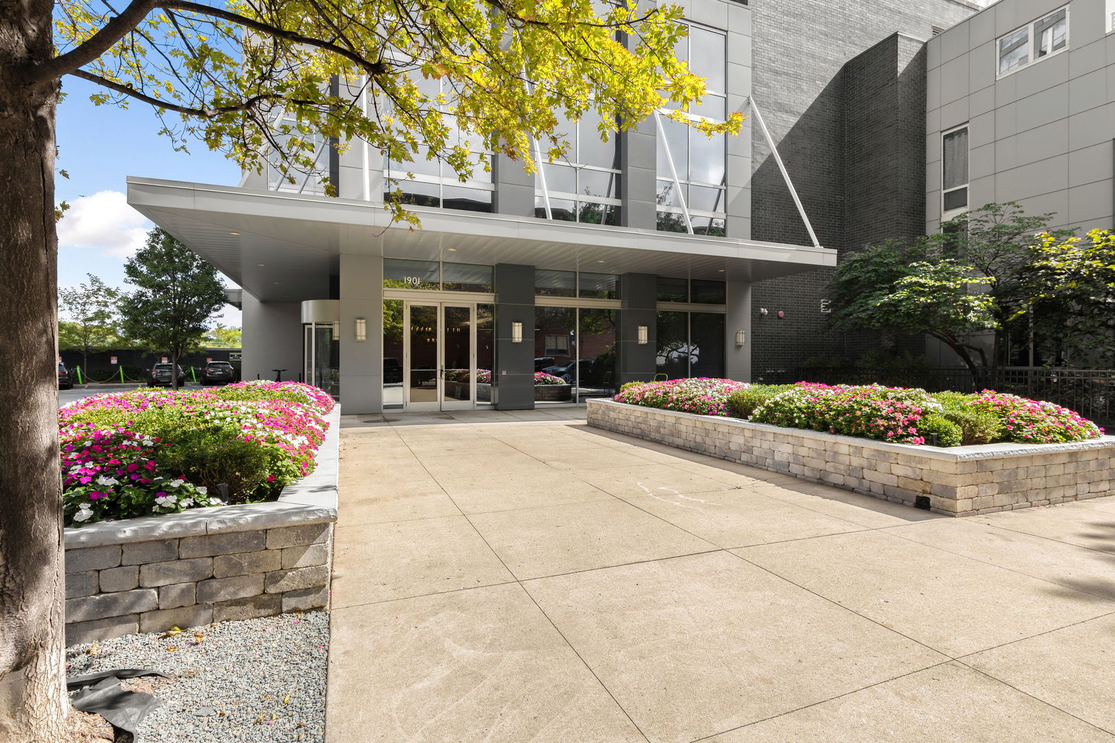 1901 S Calumet Avenue 2205