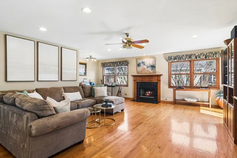 Tiny photo for 302 Chateau Drive, Buffalo Grove, IL 60089 (MLS # 12593870)