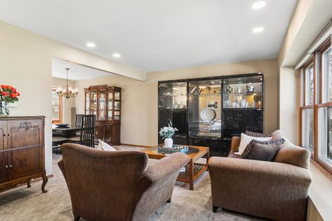 Tiny photo for 302 Chateau Drive, Buffalo Grove, IL 60089 (MLS # 12593870)