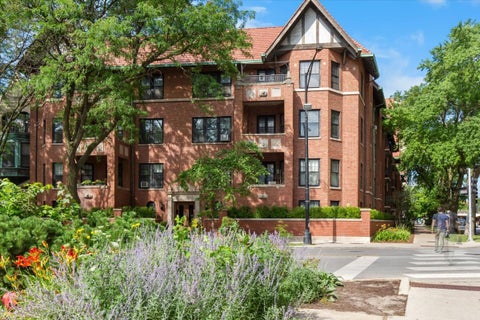Photo of 1633 E Hyde Park Boulevard #1D, Chicago, IL 60615 (MLS # 12694679)