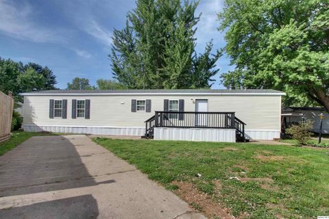 1524 Dewees Ave. Quincy IL 62305