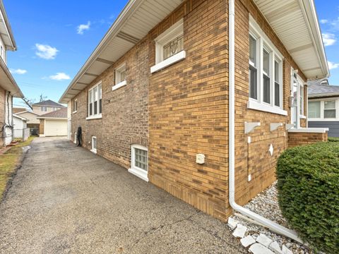 Tiny photo for 2610 Glos Avenue, Bellwood, IL 60104 (MLS # 12586885)