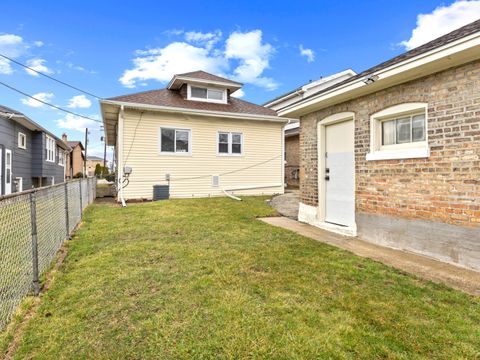 Tiny photo for 2610 Glos Avenue, Bellwood, IL 60104 (MLS # 12586885)