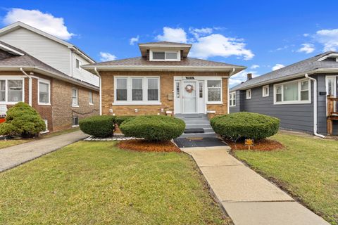 Tiny photo for 2610 Glos Avenue, Bellwood, IL 60104 (MLS # 12586885)