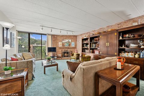 Tiny photo for 651 W Sheridan Road #4D, Chicago, IL 60613 (MLS # 12428180)