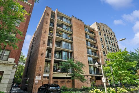 Photo of 651 W Sheridan Road #4D, Chicago, IL 60613 (MLS # 12428180)