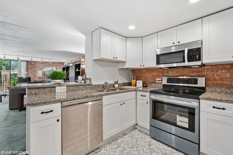 Tiny photo for 651 W Sheridan Road #4D, Chicago, IL 60613 (MLS # 12428180)