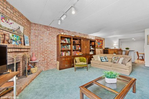 Tiny photo for 651 W Sheridan Road #4D, Chicago, IL 60613 (MLS # 12428180)