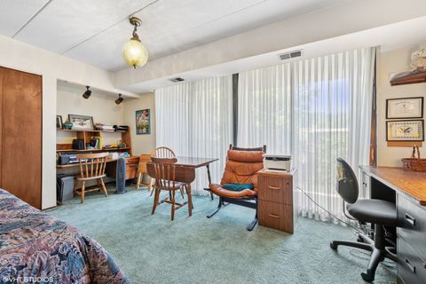 Tiny photo for 651 W Sheridan Road #4D, Chicago, IL 60613 (MLS # 12428180)