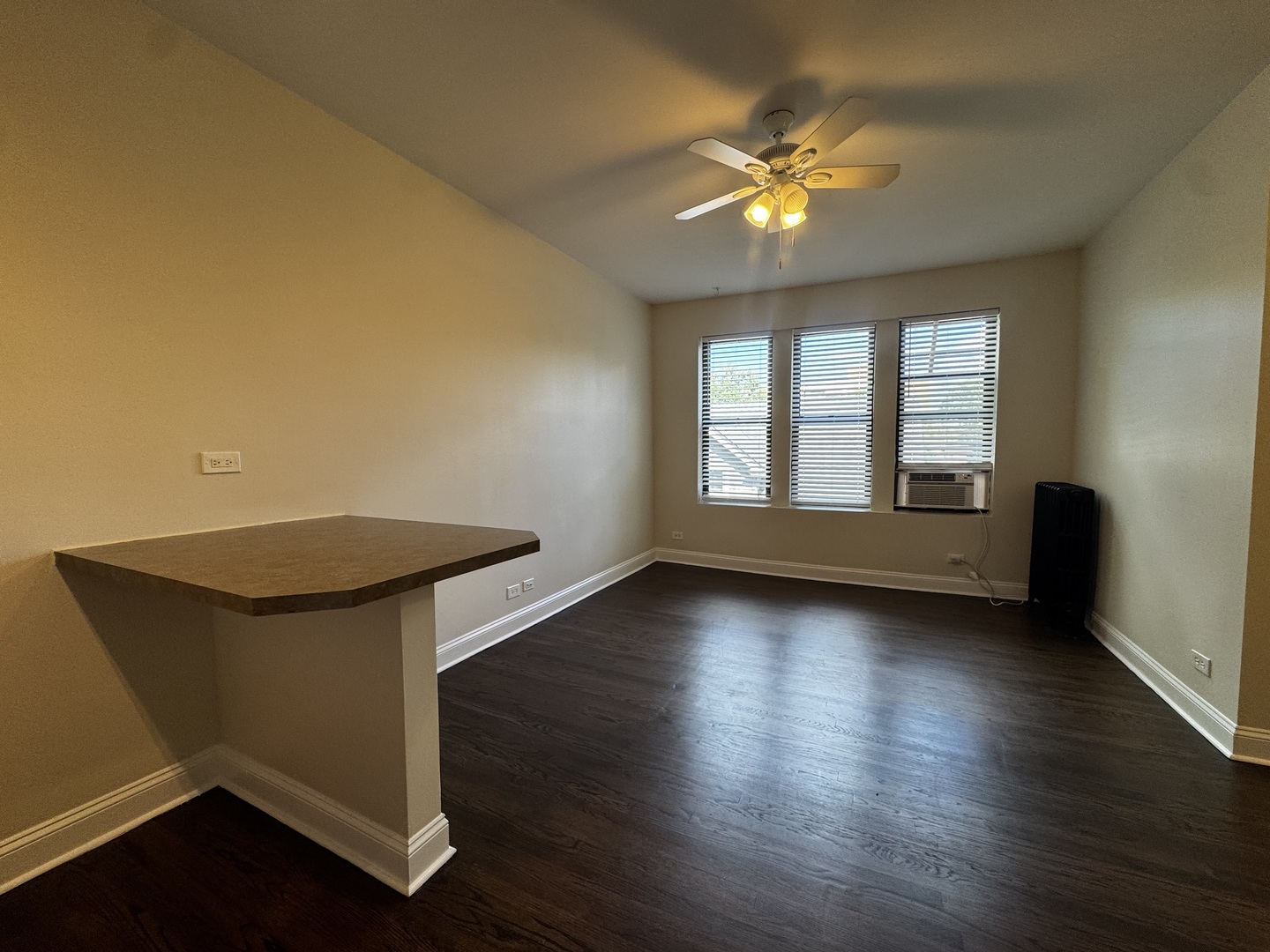 1344 W Lunt Avenue 209