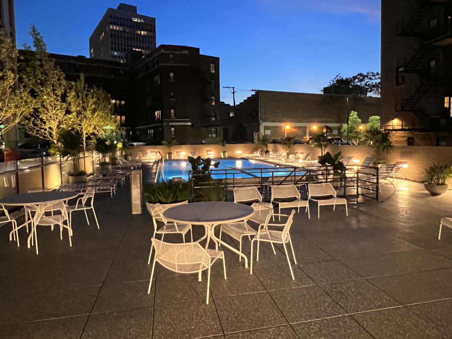 2400 N Lakeview Avenue 606