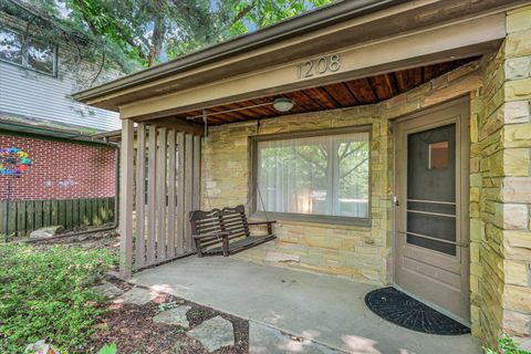 Tiny photo for 1208 W Union Street, Champaign, IL 61821 (MLS # 12478591)