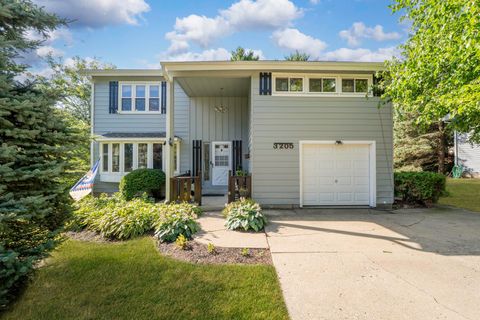 Photo of 3205 W Vista Terrace, McHenry, IL 60050 (MLS # 12492199)