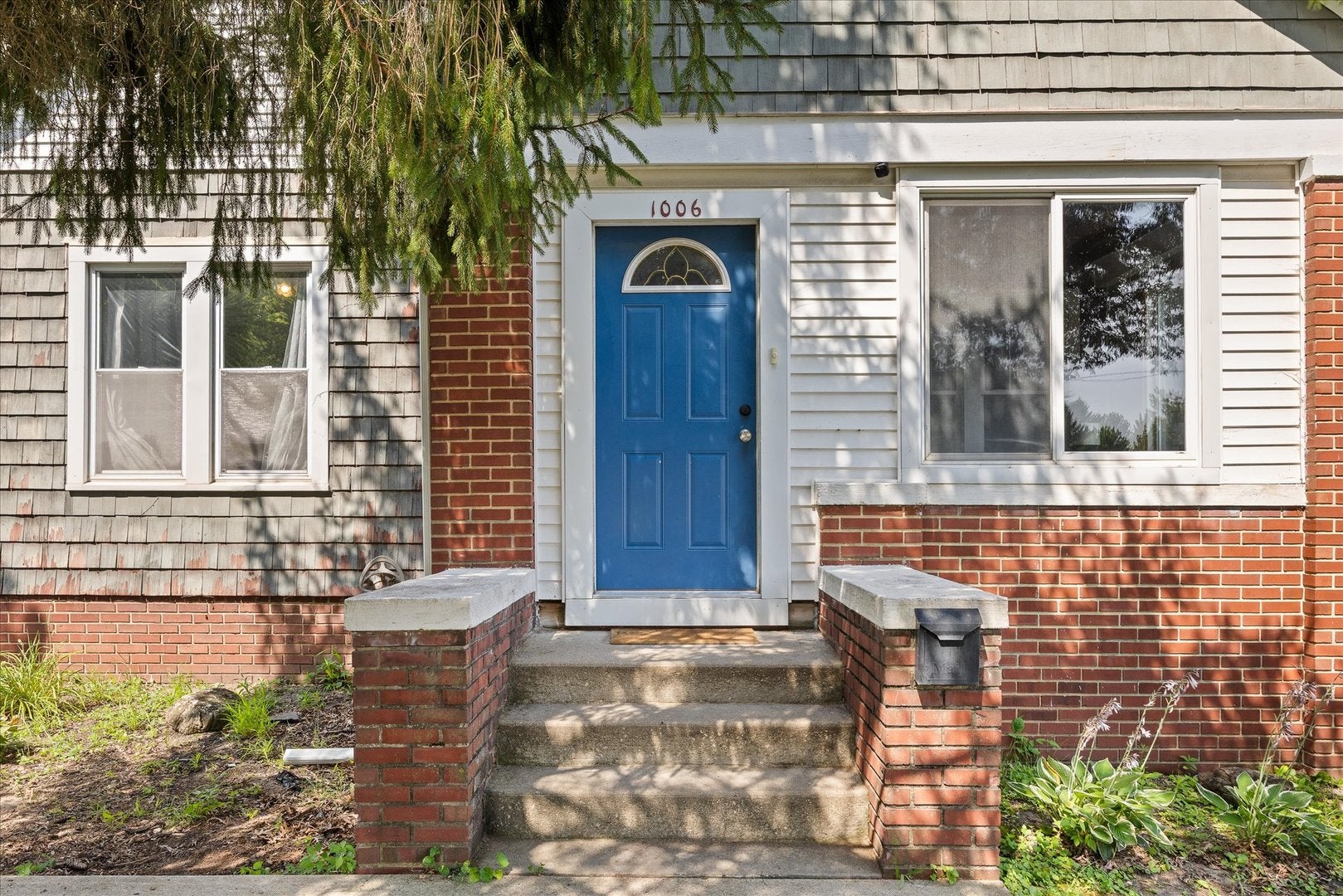 1006 S Bloomington Street