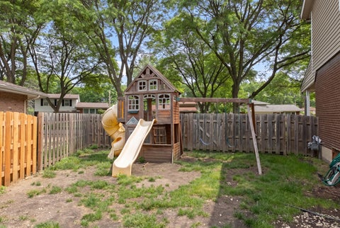 Tiny photo for 2005 E Cayuga Lane, Mount Prospect, IL 60056 (MLS # 12673248)