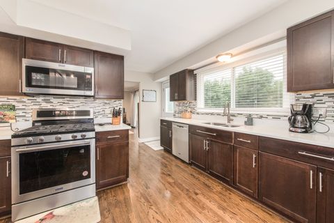 Tiny photo for 2005 E Cayuga Lane, Mount Prospect, IL 60056 (MLS # 12673248)