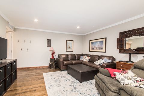 Tiny photo for 2005 E Cayuga Lane, Mount Prospect, IL 60056 (MLS # 12673248)