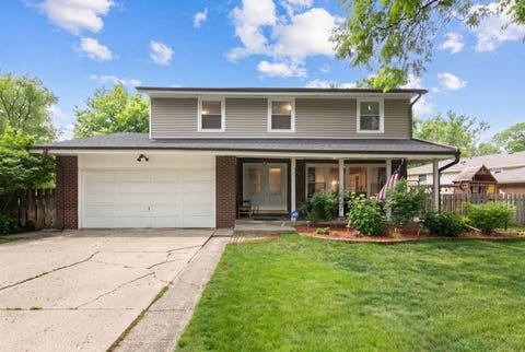 Photo of 2005 E Cayuga Lane, Mount Prospect, IL 60056 (MLS # 12673248)