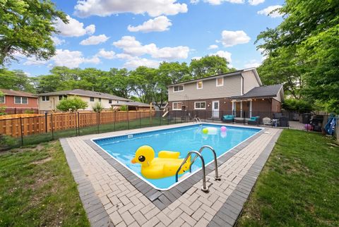 Tiny photo for 2005 E Cayuga Lane, Mount Prospect, IL 60056 (MLS # 12673248)