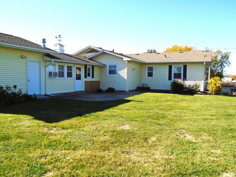 Tiny photo for 702 HIGH Street, Dixon, IA 52745 (MLS # QC4269121)