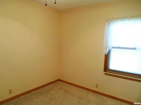 Tiny photo for 702 HIGH Street, Dixon, IA 52745 (MLS # QC4269121)