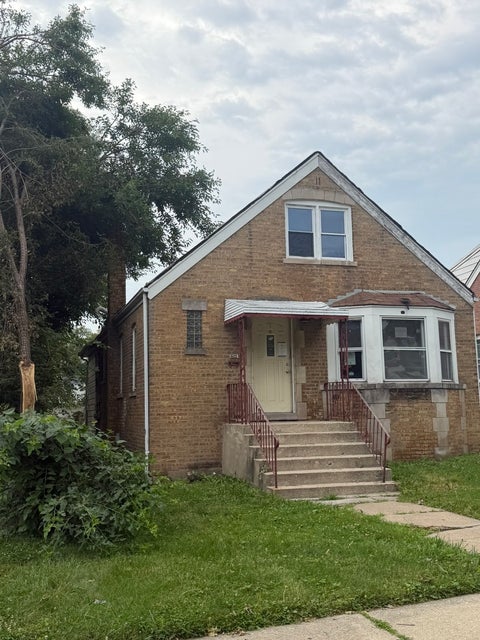 Photo of 625 EMERALD Avenue, Chicago Heights, IL 60411 (MLS # 12718295)
