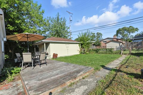 Tiny photo for 3814 W Sherwin Avenue, Lincolnwood, IL 60712 (MLS # 12402131)