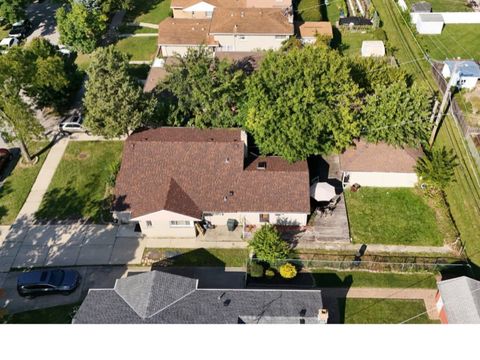 Tiny photo for 3814 W Sherwin Avenue, Lincolnwood, IL 60712 (MLS # 12402131)