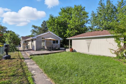 Tiny photo for 3814 W Sherwin Avenue, Lincolnwood, IL 60712 (MLS # 12402131)